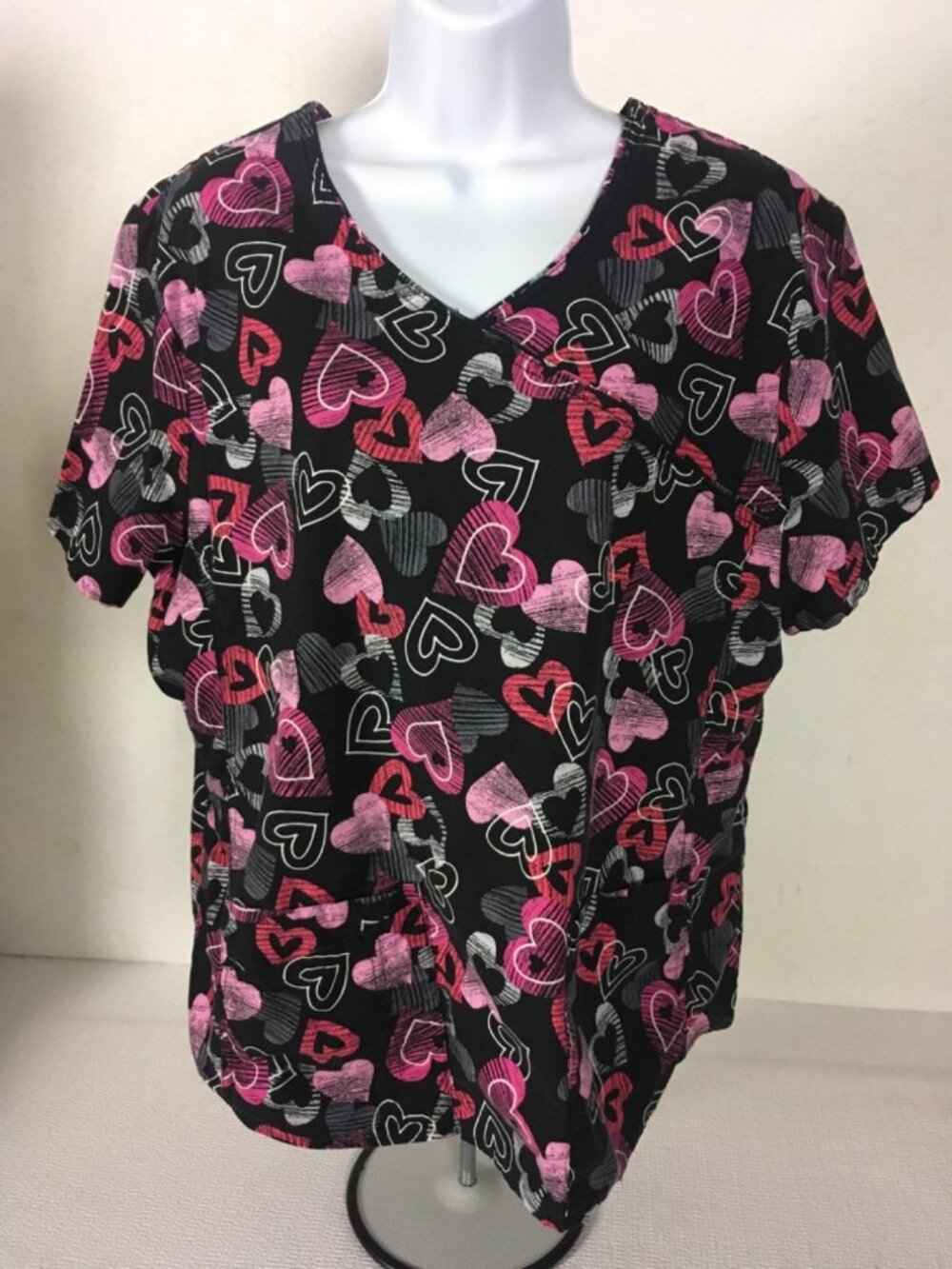 Scrub Star Scrub Top Size XL Black with Red Pink White Hearts V neck Pockets